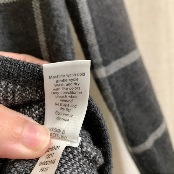 ATHLETA 100% Merino Wool Plaid Gray Thick Sweater top - Picture 4 of 6